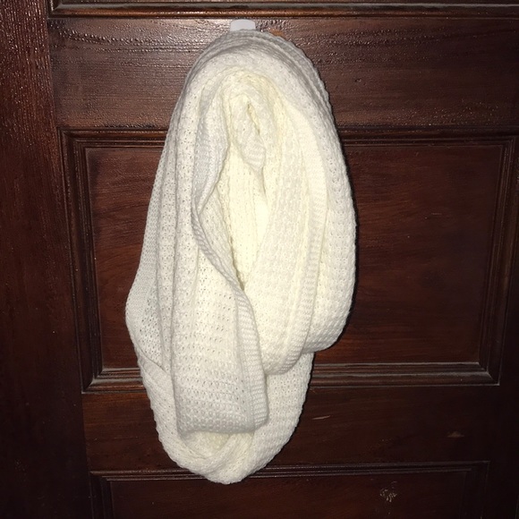 Scarfs - Picture 8 of 8